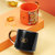 共禾京品国潮财神猫系列复古创意马克杯大容量咖啡陶瓷情侣水杯(橙色 礼盒装)第5张高清大图