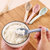 5只小麦秸秆儿童勺子 厨房餐具调羹防烫喝汤勺 学生餐勺(粉色)第3张高清大图